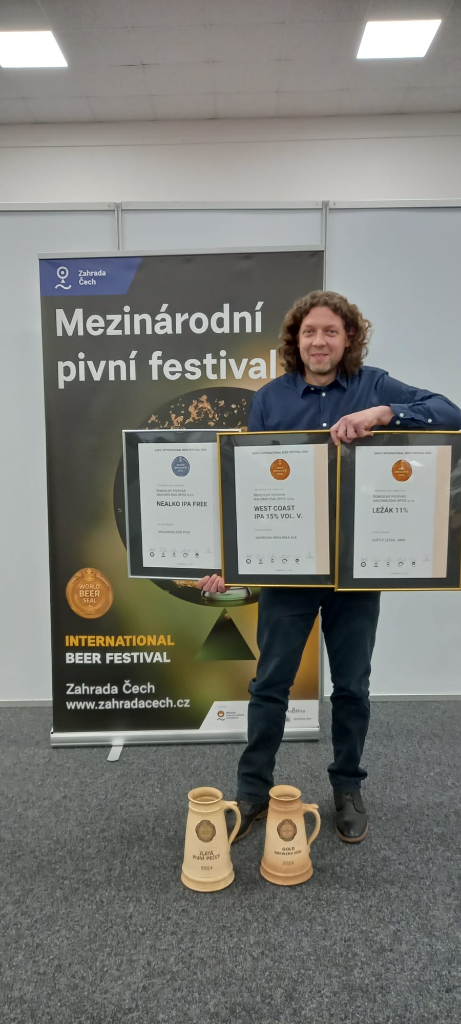 West Coast IPA 15% vol.V, Ležák 11%: 1.místo Zlatá pivní pečeť 2024